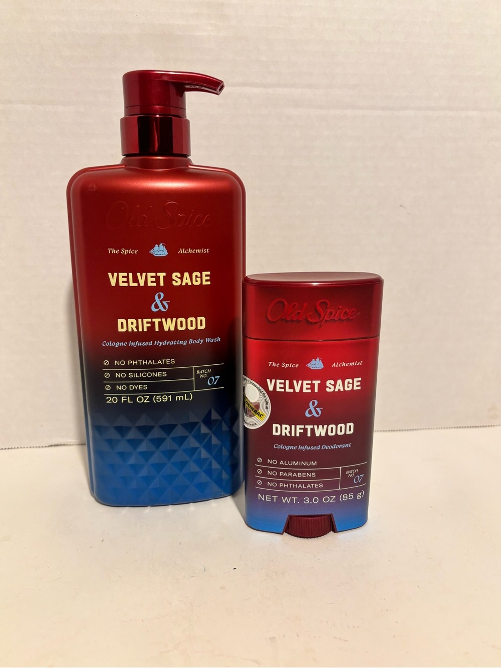 Old Spice Velvet Sage & Driftwood Hydrating Body Wash and Deodorant - Red/Blue